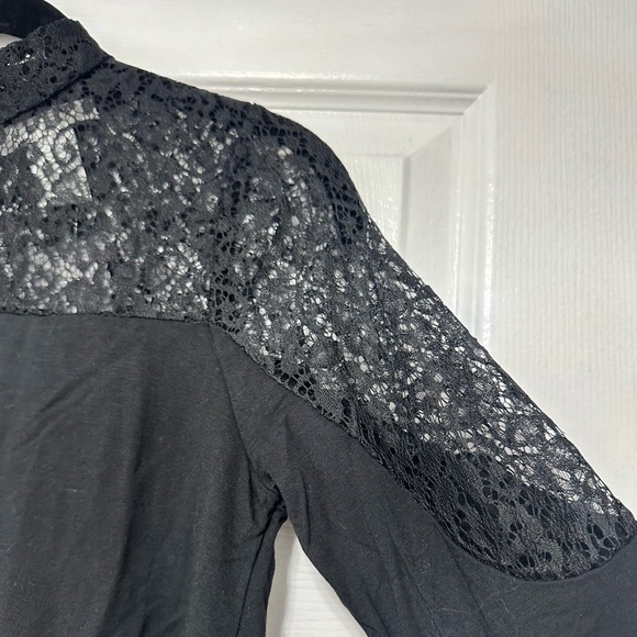 Design History Lace Top - Picture 4 of 11